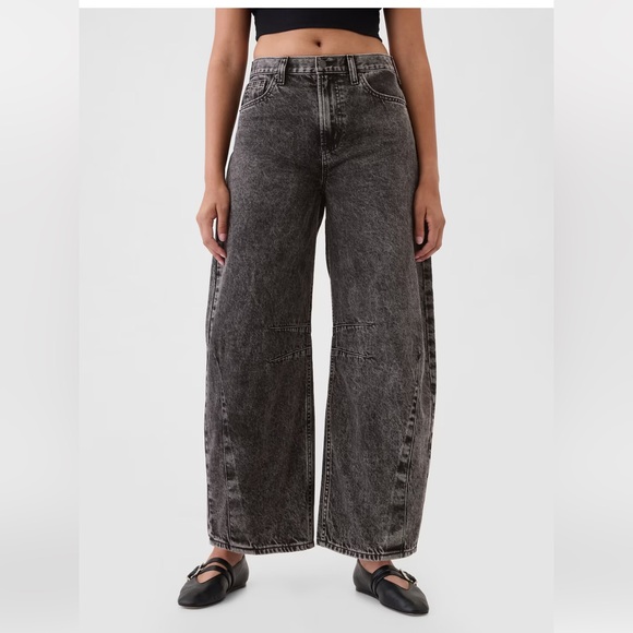 GAP Mid Rise Horseshoe Jeans - Picture 2 of 8